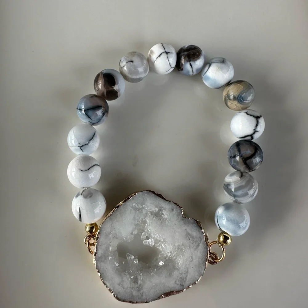 🤩New Gold and White Geode Bracelet - Picture 3 of 4